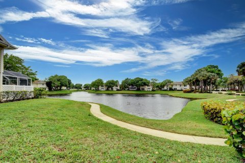 Townhouse in Lake Clarke Shores, Florida 2 bedrooms, 127.65 sq.m. № 1097607 - photo 18