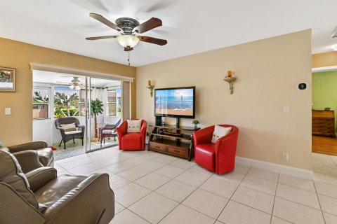 Villa ou maison à vendre à West Palm Beach, Floride: 2 chambres, 77.02 m2 № 1097609 - photo 23