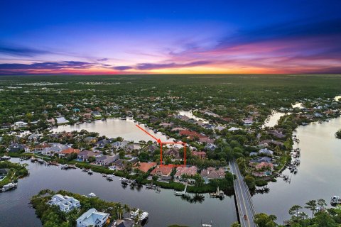 House in Jupiter, Florida 4 bedrooms, 402.82 sq.m. № 1135121 - photo 2