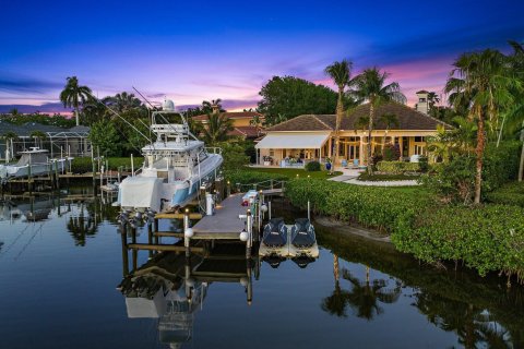 House in Jupiter, Florida 4 bedrooms, 402.82 sq.m. № 1135121 - photo 8