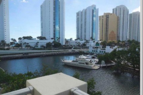 Condominio en venta en Sunny Isles Beach, Florida, 3 dormitorios, 153.1 m2 № 365749 - foto 10