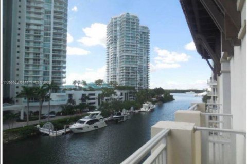 Condominio en venta en Sunny Isles Beach, Florida, 3 dormitorios, 153.1 m2 № 365749 - foto 11