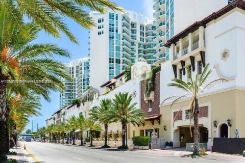 Condominio en venta en Sunny Isles Beach, Florida, 3 dormitorios, 153.1 m2 № 365749 - foto 1