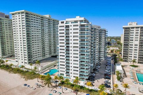 Condo in Fort Lauderdale, Florida, 2 bedrooms  № 978435 - photo 1