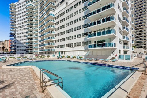 Condo in Fort Lauderdale, Florida, 2 bedrooms  № 978435 - photo 2