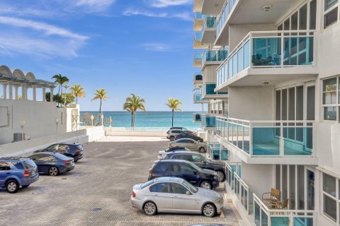 Condo in Fort Lauderdale, Florida, 2 bedrooms  № 978435 - photo 14