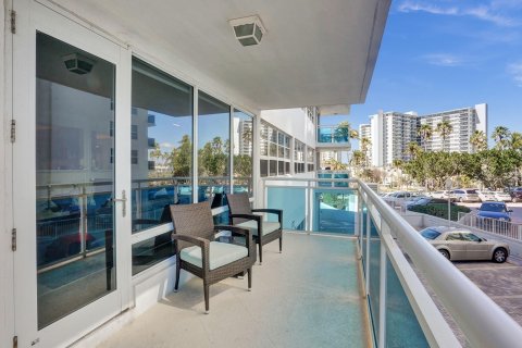 Condo in Fort Lauderdale, Florida, 2 bedrooms  № 978435 - photo 15