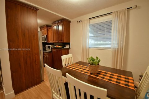 Condominio en venta en Coral Gables, Florida, 1 dormitorio, 55.74 m2 № 876283 - foto 7
