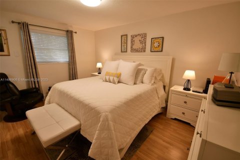 Condominio en venta en Coral Gables, Florida, 1 dormitorio, 55.74 m2 № 876283 - foto 12