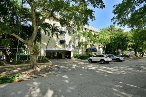 Condominio en venta en Coral Gables, Florida, 1 dormitorio, 55.74 m2 № 876283 - foto 2