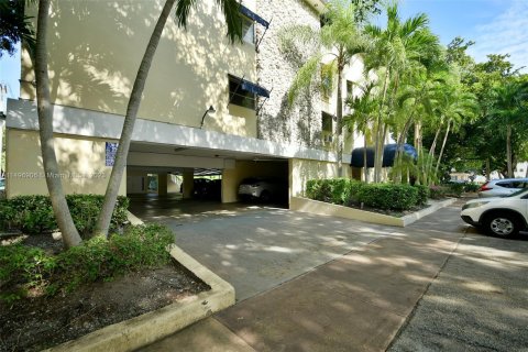 Condominio en venta en Coral Gables, Florida, 1 dormitorio, 55.74 m2 № 876283 - foto 3