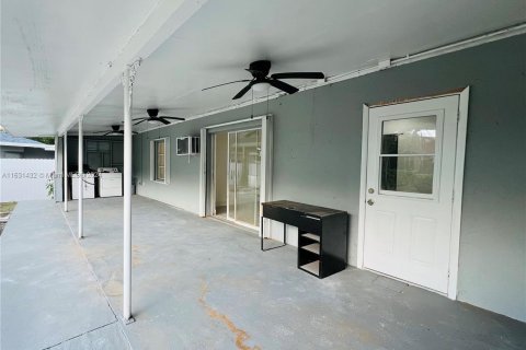 House in Miami, Florida 2 bedrooms, 145.3 sq.m. № 1364812 - photo 14