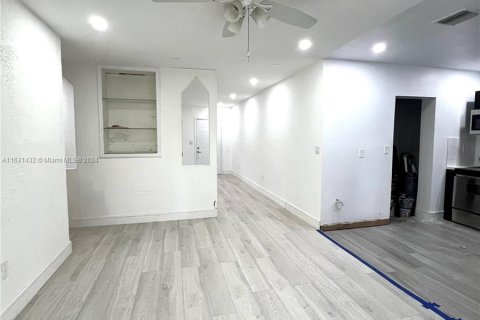 House in Miami, Florida 2 bedrooms, 145.3 sq.m. № 1364812 - photo 6