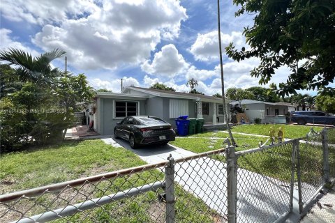 Villa ou maison à louer à Miami, Floride: 2 chambres, 145.3 m2 № 1364812 - photo 3