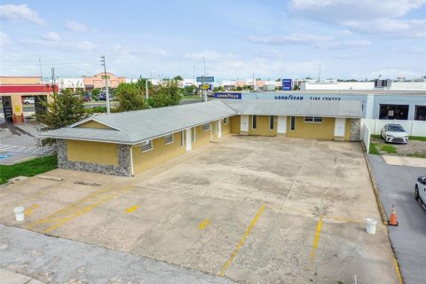 Propiedad comercial en venta en New Port Richey, Florida, 280.94 m2 № 1367691 - foto 2