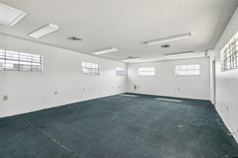 Propiedad comercial en venta en New Port Richey, Florida, 280.94 m2 № 1367691 - foto 28