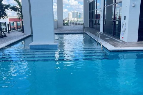 Apartamento en alquiler en Miami, Florida, 1 dormitorio № 1397685 - foto 3