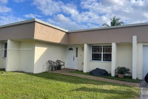 House in Cooper City, Florida 3 bedrooms, 149.39 sq.m. № 976045 - photo 3