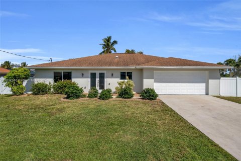 House in Fort Myers, Florida 5 bedrooms, 206.99 sq.m. № 1011185 - photo 8