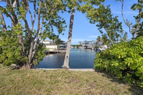 House in Fort Myers, Florida 5 bedrooms, 206.99 sq.m. № 1011185 - photo 29