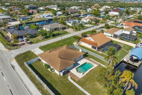 House in Fort Myers, Florida 5 bedrooms, 206.99 sq.m. № 1011185 - photo 27