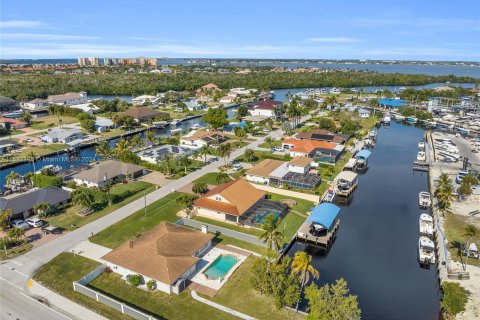 House in Fort Myers, Florida 5 bedrooms, 206.99 sq.m. № 1011185 - photo 26