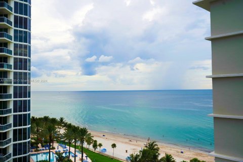 Studio in the Condo in Sunny Isles Beach, Florida  № 1396126 - photo 4