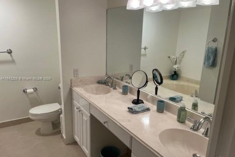 Condo in Aventura, Florida, 2 bedrooms  № 1321133 - photo 9