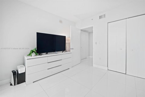 Condominio en venta en Sunny Isles Beach, Florida, 3 dormitorios, 138.61 m2 № 1321095 - foto 20