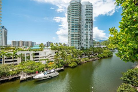 Condominio en venta en Sunny Isles Beach, Florida, 3 dormitorios, 138.61 m2 № 1321095 - foto 28