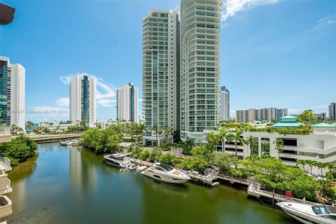 Condominio en venta en Sunny Isles Beach, Florida, 3 dormitorios, 138.61 m2 № 1321095 - foto 27