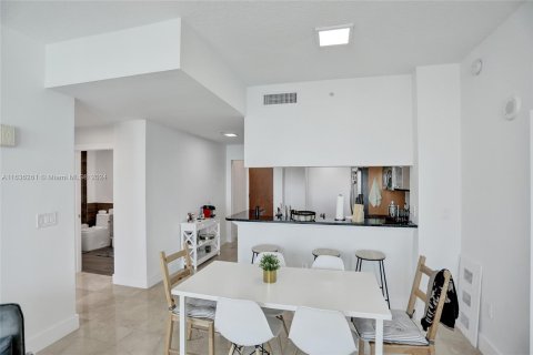 Condo in Miami, Florida, 3 bedrooms  № 1321094 - photo 13