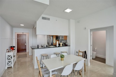 Condominio en venta en Miami, Florida, 3 dormitorios, 130.99 m2 № 1321094 - foto 14