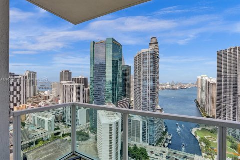 Condominio en venta en Miami, Florida, 3 dormitorios, 130.99 m2 № 1321094 - foto 1