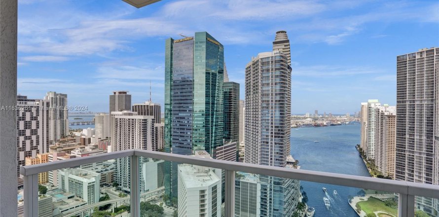 Condo in Miami, Florida, 3 bedrooms  № 1321094