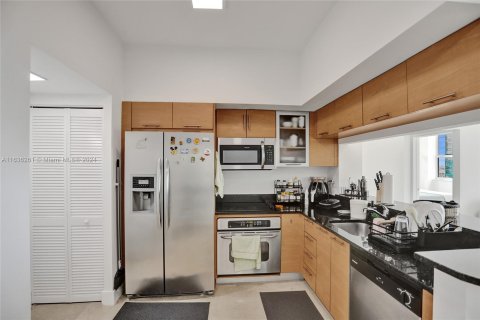 Condo in Miami, Florida, 3 bedrooms  № 1321094 - photo 16