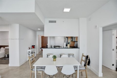 Condominio en venta en Miami, Florida, 3 dormitorios, 130.99 m2 № 1321094 - foto 12