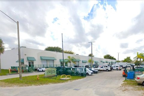 Immobilier commercial à vendre à Miami Gardens, Floride № 997791 - photo 3
