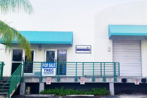 Купить коммерческую недвижимость в Майами-Гарденс, Флорида № 997791 - фото 1
