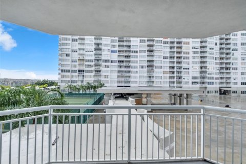 Condo in Aventura, Florida, 2 bedrooms  № 1315716 - photo 22