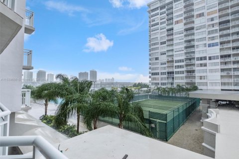 Condo in Aventura, Florida, 2 bedrooms  № 1315716 - photo 25