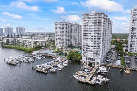 Condominio en venta en Aventura, Florida, 2 dormitorios № 1315716 - foto 1