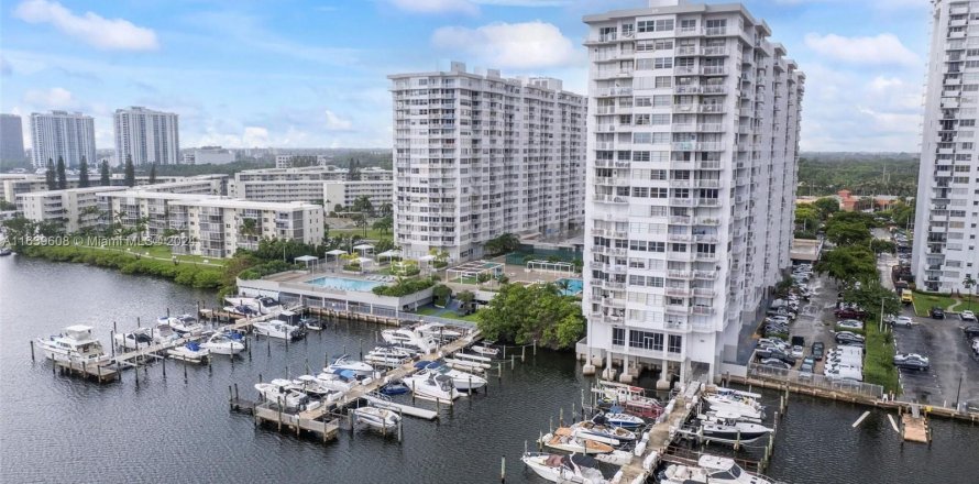 Condominio en Aventura, Florida, 2 dormitorios  № 1315716