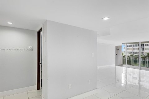 Condo in Aventura, Florida, 2 bedrooms  № 1315716 - photo 4