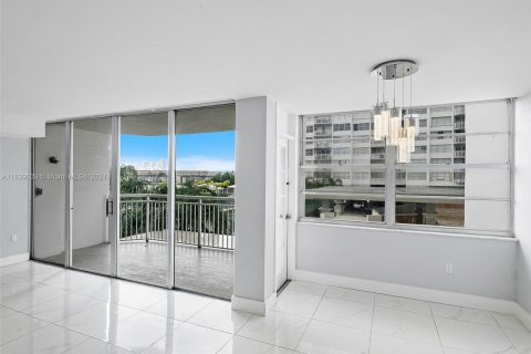 Condo in Aventura, Florida, 2 bedrooms  № 1315716 - photo 20