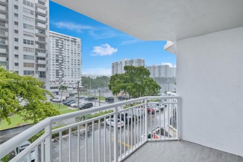 Condo in Aventura, Florida, 2 bedrooms  № 1315716 - photo 27