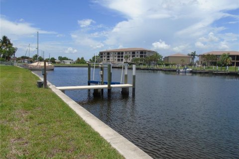 Commercial property in Punta Gorda, Florida 669 bedrooms, 269.23 sq.m. № 1251698 - photo 2