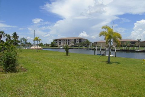 Commercial property in Punta Gorda, Florida 669 bedrooms, 269.23 sq.m. № 1251698 - photo 5