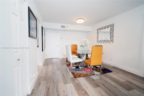 Condo in Aventura, Florida, 2 bedrooms  № 1372444 - photo 2