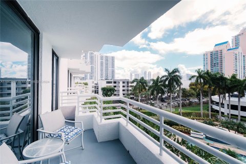 Condominio en venta en Aventura, Florida, 2 dormitorios, 91.97 m2 № 1372444 - foto 13